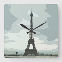 エッフェルタワーが曇り夜