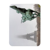 エッフェルタワーとビールヘイキム像の霧の日 マグネット (縦)