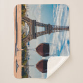 エッフェルタワーとワインの2つのグラス シェルパブランケット (正面)