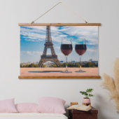 エッフェルタワーとワインの2つのグラス 吊り下げ型タペストリー (寝室)