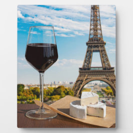エッフェルタワーにブリージーチーズが入ったワインのグラス フォトプラーク