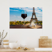 エッフェルタワーにブリージーチーズが入ったワインのグラス ポスター (キッチン)