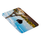 エッフェルタワーにブリージーチーズが入ったワインのグラス マグネット (右側)