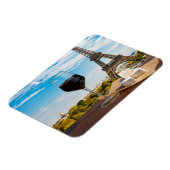 エッフェルタワーにブリージーチーズが入ったワインのグラス マグネット (左側)