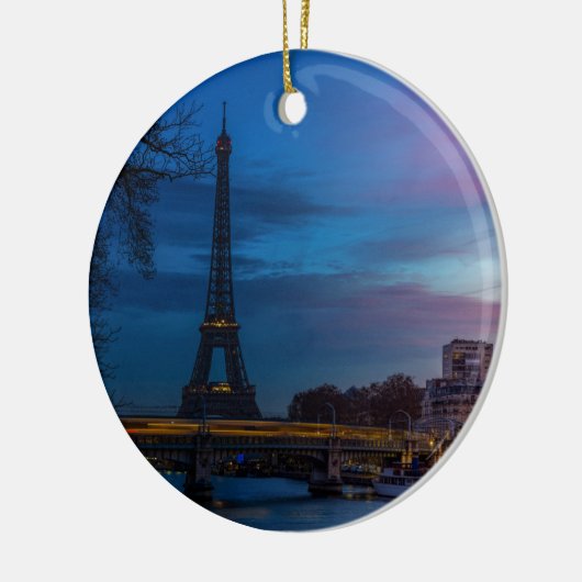 エッフェル塔に朝日が昇る - パリ、フランス、ヨーロッパ セラミックオーナメント (左)