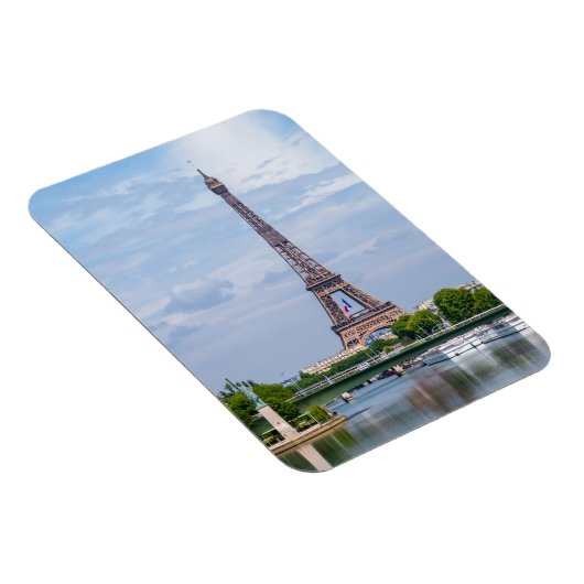 エッフェル塔の中央で揺れるフランス国旗 マグネット (右側)