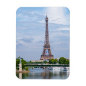 エッフェル塔の中央で揺れるフランス国旗 マグネット (縦)