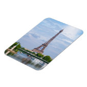 エッフェル塔の中央で揺れるフランス国旗 マグネット (左側)