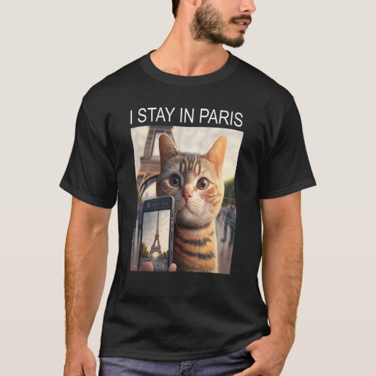 エッフェル塔の前のパリの猫 Tシャツ (正面)