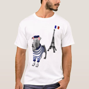 エッフェル塔の前のベレー帽の犬 Tシャツ