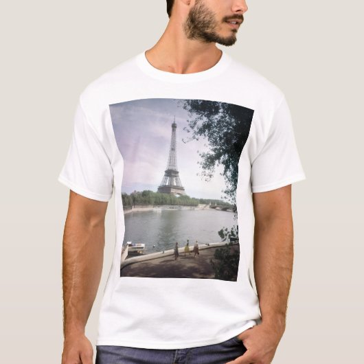 エッフェル塔。1960年頃のパリ。 Tシャツ (正面)
