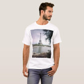 エッフェル塔。1960年頃のパリ。 Tシャツ (正面フル)