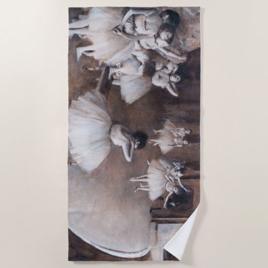 エドガル・ドガ - 舞台でのバレエの練習 ビーチタオル (正面)