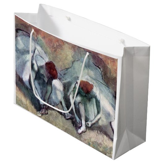 エドガー・デガの靴を結ぶダンサー ラージペーパーバッグ (正面アングル)