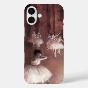 エドガー・デガスによるステージでのバレエリハーサル iPhone 16 PLUSケース