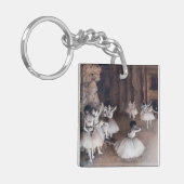 エドガー・デガス – バレエリハーサルステージ キーホルダー (正面左)