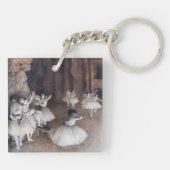 エドガー・デガス – バレエリハーサルステージ キーホルダー (裏面)