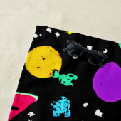 エネルギッシュなネオンフルーツダンス ビーチタオル (インサイチュ)