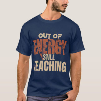 エネルギーが尽きてもまだ教える おもしろTシャツ 先生 Tシャツ