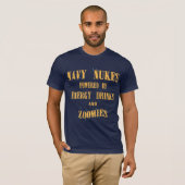 エネルギー飲み物およびZoomies著動力を与えられる海軍原子力 Tシャツ (正面フル)