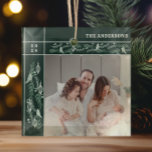 エバーグリーンガーランドモダンフレーム写真クリスマス ガラスオーナメント<br><div class="desc">オーナメントと冬の鳥図解入りの、写真付きのを含む美しい手の常緑フレームのデザインは、複雑なクリスマスの装飾エレガントのために作る。自分の写真を追加できる。</div>
