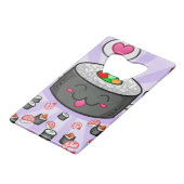 エビの多くを食べている寿司のマンガのキャラクタ クレジットカード栓抜き (裏面アングル)