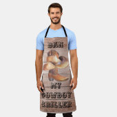 エプロン大型カウボーイグリラーパーソナライズされたオン木材 エプロン (着用した状態)
