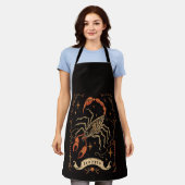 エプロン蠍座シナ〔占星術の〕十二宮図アート エプロン (着用した状態)