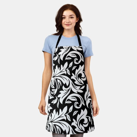 エプロン黒 – P0358 エプロン (着用した状態)