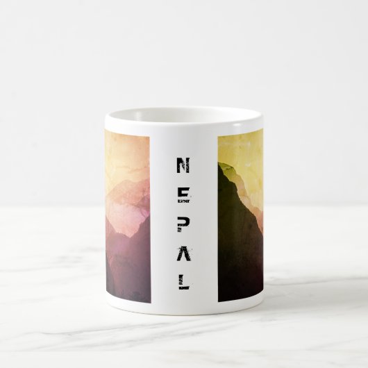 エベレストのヴィンテージのヒマラヤ山脈、ネパールのふもとの小丘 コーヒーマグカップ (中央)