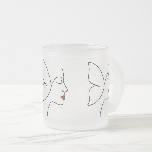 エマージング翼 – 隠しバタフライヒーリングポートレート フロストグラスマグカップ (正面右)