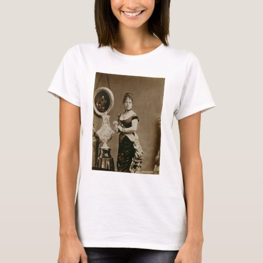 エマ女王（1836年～85年）（セピア写真） Tシャツ (正面)