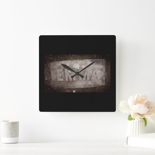 エマ・ボルデン墓マーカー – 秋川, MA スクエア壁時計 (ホーム)