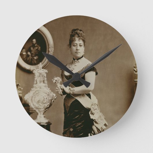 エマ(1836-85年)女王(セピア色の写真) ラウンド壁時計 (正面)