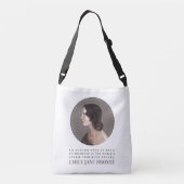 エミリーブロンテポートレートと引用文- No臆病者の魂 クロスボディバッグ (裏面)