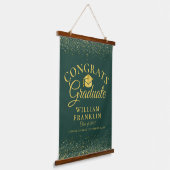 エメラルドと金ゴールドおめでとう大学院卒業 吊り下げ型タペストリー (傾斜あり)