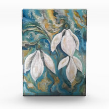 エメラルドの庭の雪の滴