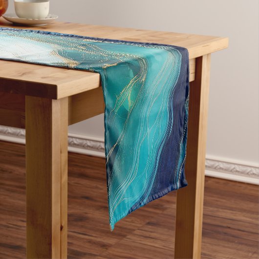 エメラルドの波：コバルトとティール（緑がかった色）ブルーの抽象化 ショートテーブルランナー (インサイチュ)