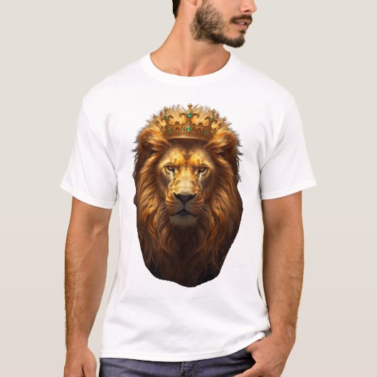 エメラルドの王冠を戴く高貴な金のライオン Tシャツ (正面)