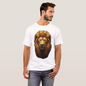 エメラルドの王冠を戴く高貴な金のライオン Tシャツ (正面フル)