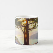 エメラルドの石のコーヒー・マグ コーヒーマグカップ (中央)