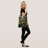 エメラルドの静寂: 川辺のアオガエル, トートバッグ (モデル)