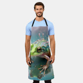 「エメラルドエッセンス：フラクタルアートのグリーンカエル」 エプロン (着用した状態)
