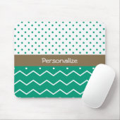 エメラルドグリーンおよび白のシェブロンのスタイリッシュな水玉模様 マウスパッド (マウス)