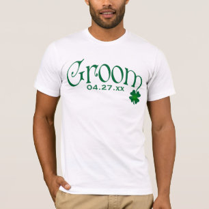 エメラルドグリーンおよび白のシャムロックの新郎のTシャツ Tシャツ