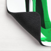 エメラルドグリーンの小剣の靴および蝶 マウスパッド (コーナー)