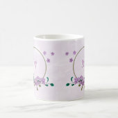 エメラルドグリーンの紫の花 コーヒーマグカップ (中央)