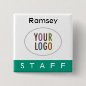 エメラルドグリーンスタッフ名バッジスクエアロゴボタン 缶バッジ (正面)