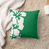 エメラルドグリーン枕の白いハイビスカスフラワーズ クッション (ブランケット)