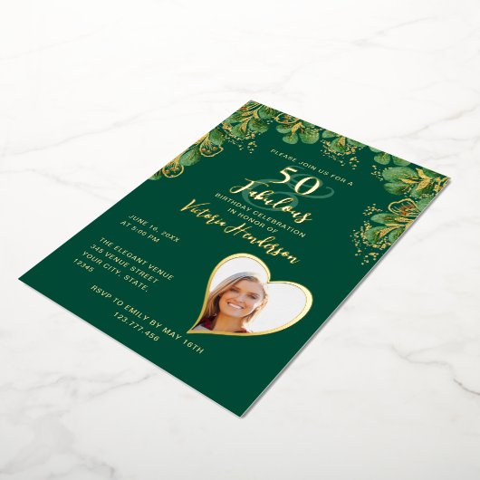 エメラルドグリーン&金ゴールド50&ファブラス誕生日 箔招待状 (回転した状態)